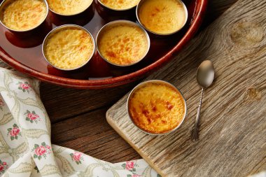 Muhallebi krem karamel Flan tatlı bain marie