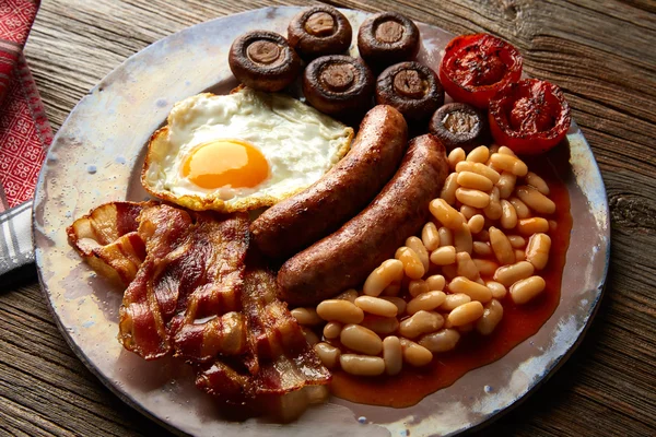 Colazione inglese salsicce uova bacon fagioli — Foto Stock