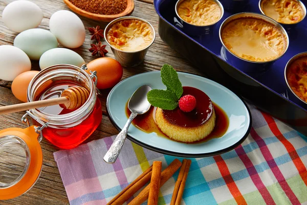 Pudinkový krém karamelový Flan dezert bain marie — Stock fotografie