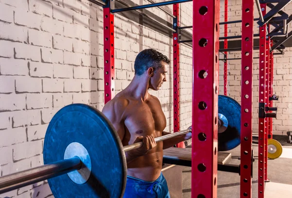 Barbell Gewichtheffen man Gewichtheffen op gym — Stockfoto