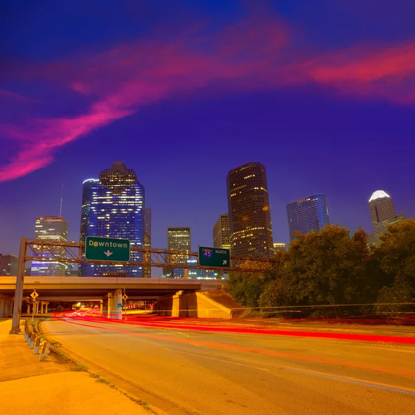 Houston downtown skyline in de zonsondergang schemering Texas — Stockfoto