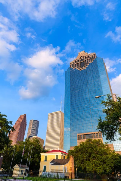 Houston skyline in Sam Houston Park at Texas US — Stock Photo, Image