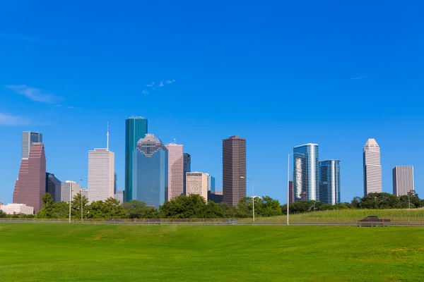 Houston skyline blue sky Memorial park Texas oss — Stockfoto