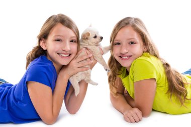 mutlu ikiz kardeşi evlat kızlar ve yalan köpek yavrusu