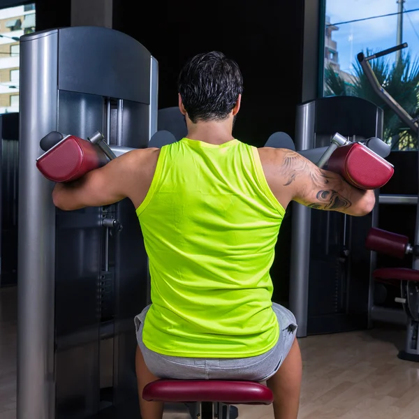 Deltoids fly machine man für schultertraining — Stockfoto