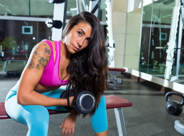 Dumbbell concentrated biceps curl girl woman — Stock Photo, Image