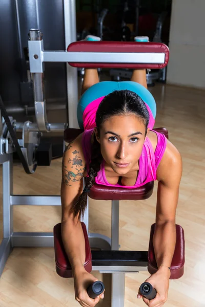 Mensonge hamstring boucle machine fille — Photo