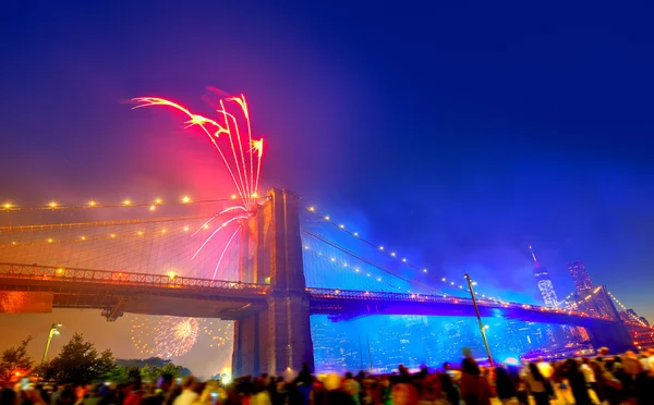 July 4th 2014 fireworks Brooklyn bridge Manhattan — Stock Photo, Image