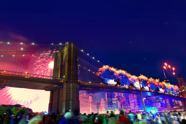 July 4th 2014 fireworks Brooklyn bridge Manhattan — Stock Photo, Image