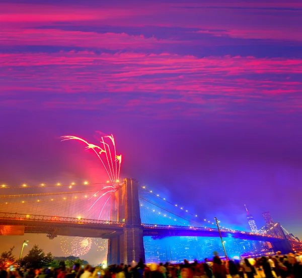 July 4th 2014 fireworks Brooklyn bridge Manhattan — Stock Photo, Image