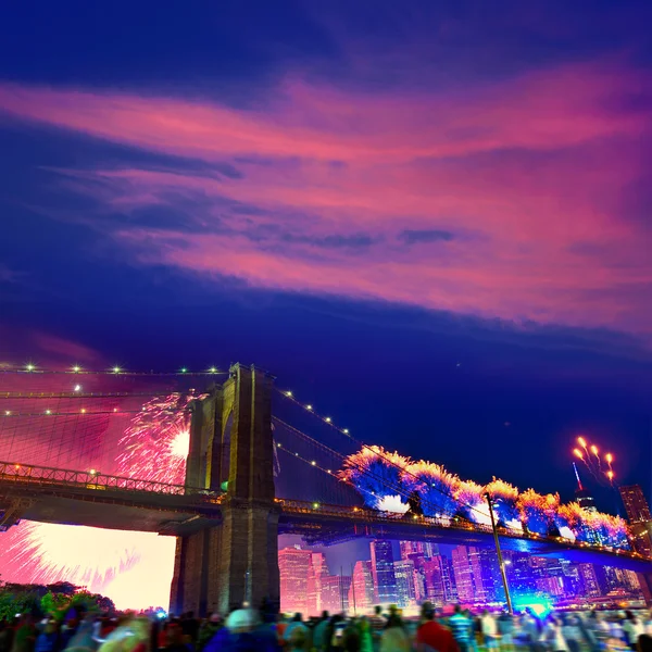 July 4th 2014 fireworks Brooklyn bridge Manhattan — Stock Photo, Image