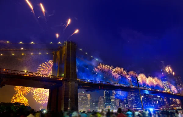 July 4th 2014 fireworks Brooklyn bridge Manhattan — Stock Photo, Image