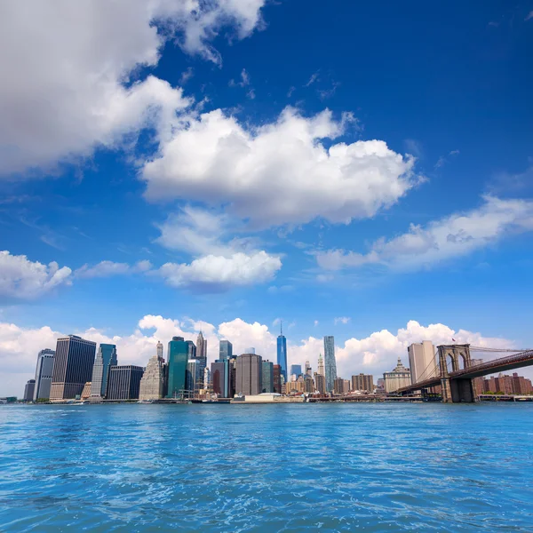 Brooklyn Köprüsü ve Manhattan skyline New York — Stok fotoğraf