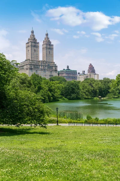 Central Park sjön Manhattan New York — Stockfoto