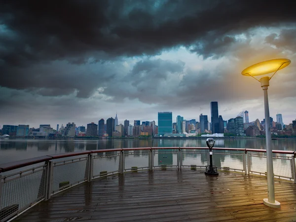 Manhattan Nova Iorque céu dramático nublado EUA — Fotografia de Stock