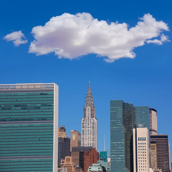 Manhattan Nueva York horizonte soleado East River NYC — Foto de Stock