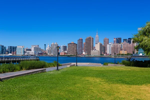 Manhattan New York sunny skyline East River NYC — Stok Foto