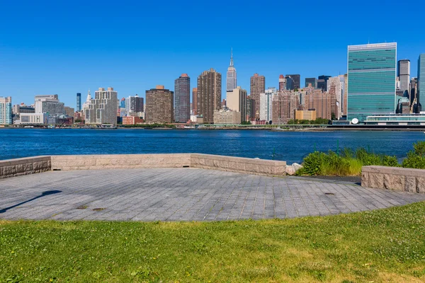 Manhattan new york sonnige skyline east river nyc — Stockfoto