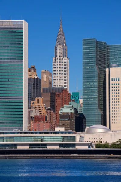 Manhattan Nueva York horizonte soleado East River NYC — Foto de Stock