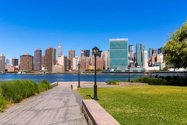 Manhattan New York güneşli manzarası Doğu Nehri Nyc — Stok fotoğraf