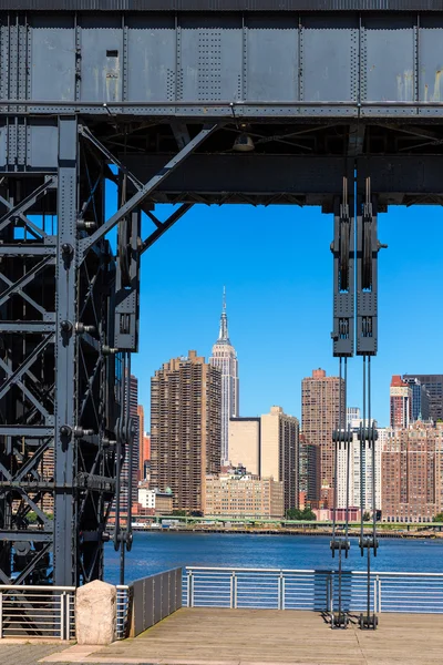 Manhattan New York skyline sunny from East — Stock Photo, Image