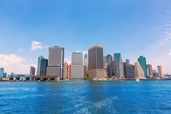 Manhattan new york skyline von ny bay in usa — Stockfoto