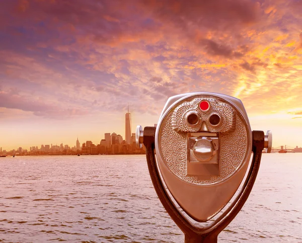 Manhattan skyline van New York telescoop op Liberty — Stockfoto