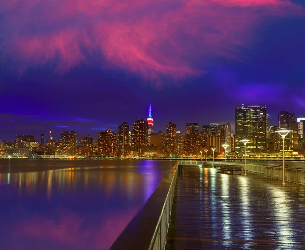 Manhattan Nova Iorque horizonte do pôr-do-sol a partir de East — Fotografia de Stock