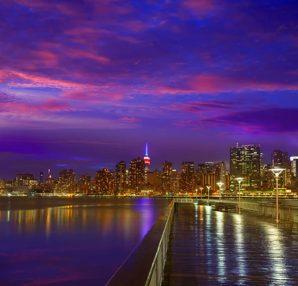 Manhattan Nova Iorque horizonte do pôr-do-sol a partir de East — Fotografia de Stock