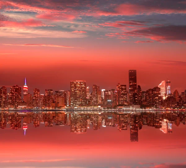 Manhattan New York solnedgång skyline från öst — Stockfoto