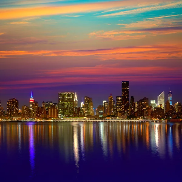 Manhattan Nueva York horizonte del atardecer desde el este —  Fotos de Stock