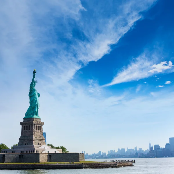 Posąg Liberty New York i Manhattan Usa — Zdjęcie stockowe