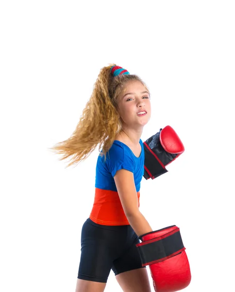 Boxeador niño rubia chica con guantes de boxeo divertido — Foto de Stock