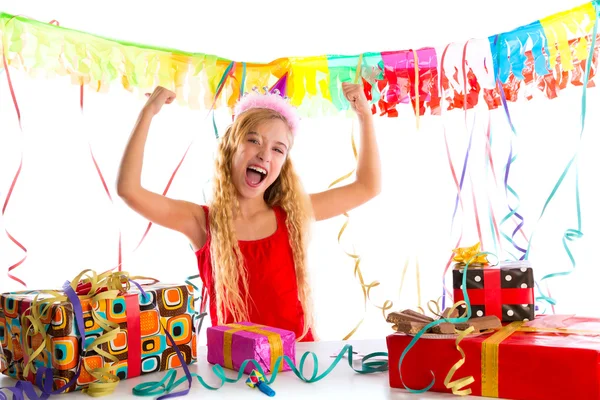 Fiesta rubia niña feliz con muchos regalos —  Fotos de Stock