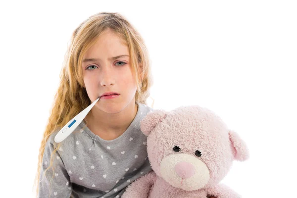 Blondes Mädchen mit Thermometer und Grippe-Erkältung im Pyjama — Stockfoto