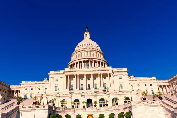 Capitol stavba ve Washingtonu sluneční den nás — Stock fotografie