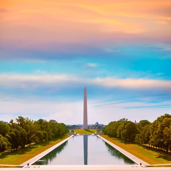 Monumento a Washington piscina reflectante amanecer — Foto de Stock