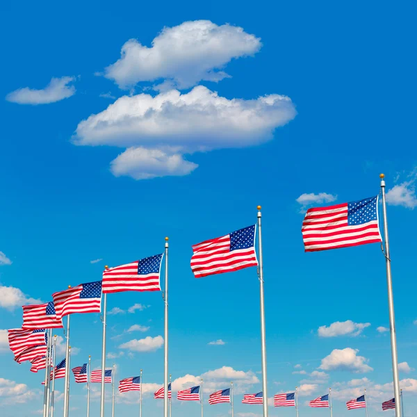 Washingtonův Monument vlajky v Dc Usa — Stock fotografie
