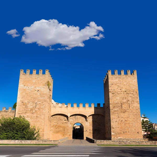 Alcudia Porta de Mallorca in de oude stad op Mallorca — Stockfoto