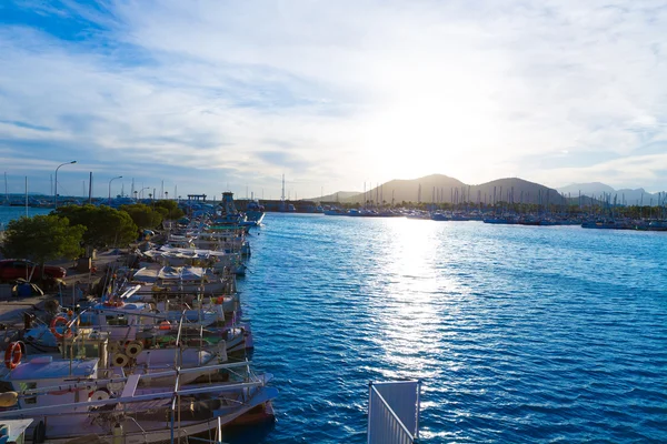 Alcudia Mallorca bei Sonnenuntergang am Yachthafen von Mallorca — Stockfoto