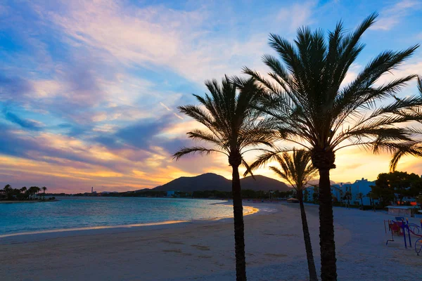 Alcudia Mallorca napnyugtakor a tengerparton, Mallorca — Stock Fotó