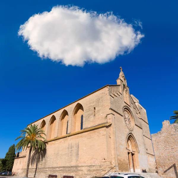 Alcudia, staré město Sant Jaume kostel v Mallorca — Stock fotografie