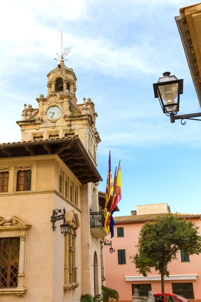 Alcudia, staré město městské radnice Mallorca, Mallorca — Stock fotografie