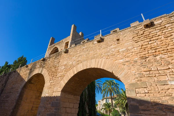 Alcudia Cidade Velha muralha fortaleza em Maiorca Maiorca — Fotografia de Stock