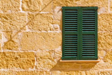 Alcudia Old Town ahşap kepenkleri Mallorca