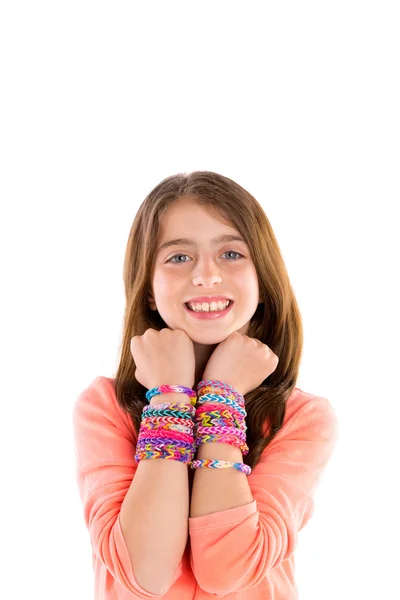 Loom elásticos pulseiras criança loira menina sorriso — Fotografia de Stock