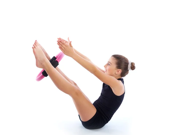 Pilates de fitness anillo de yoga niña ejercicio de ejercicio — Foto de Stock