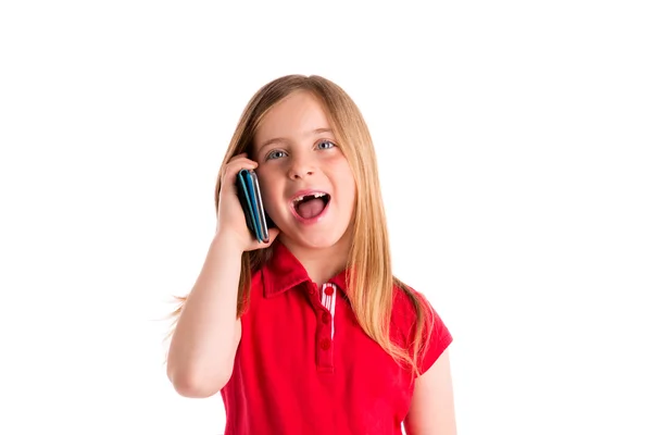 Loira indented menina sorrindo falando smartphone — Fotografia de Stock