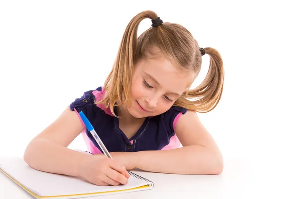 Παιδί ξανθό κορίτσι φοιτητής με ΣΠΙΡΑΛ σημειωματάριο στο γραφείο — Φωτογραφία Αρχείου