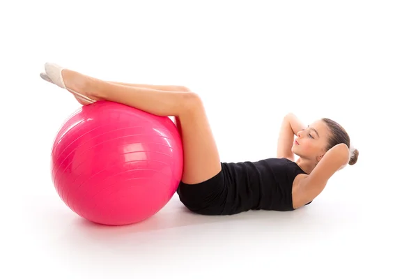 Fitness fitball swiss ball çocuk kız egzersiz egzersiz — Stok fotoğraf